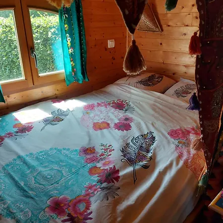 La Roulotte De Mouni 山林小屋